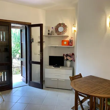 Buganvillea Cottage: Un Nido A 200 Mt. Dal Mare Дом отдыха Порто-Полло