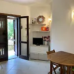 Buganvillea Cottage: Un Nido A 200 Mt. Dal Mare بيت للعطل بورتو بولو