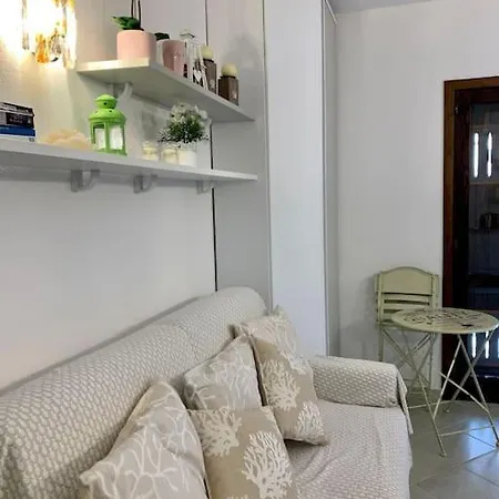 Holiday home Buganvillea Cottage: Un Nido A 200 Mt. Dal Mare *